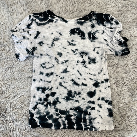 Black and white tie dye shirt with puff sleeves - Picture 3 of 3